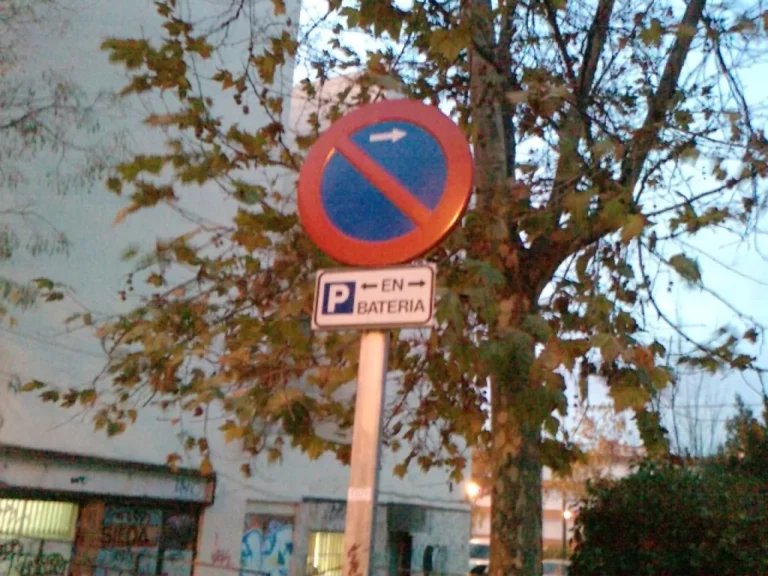 Señal de tráfico de prohibido aparcar